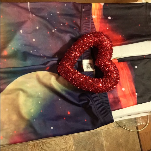 RareRear Sighting! Have the Outta-this-world Butt? - Picture 3 of 11